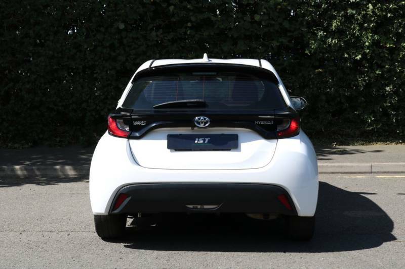 Toyota Yaris 1.5 Hybrid Icon Cvt White #6