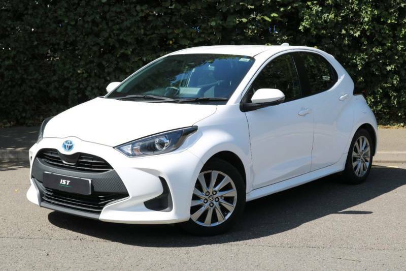 Toyota Yaris 1.5 Hybrid Icon Cvt White #3