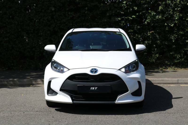 Toyota Yaris 1.5 Hybrid Icon Cvt White #2