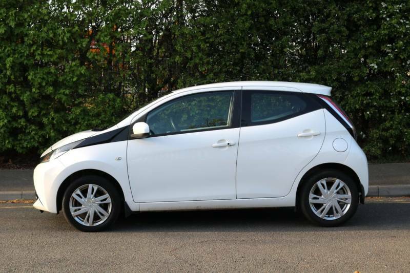 Toyota Aygo 1.0 Vvt-i X-pression White #4