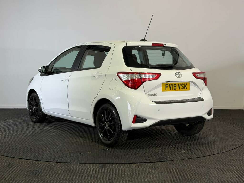 Toyota Yaris 1.5 Vvt-i Icon Tech Hatchback Eu FV19VSK White #5