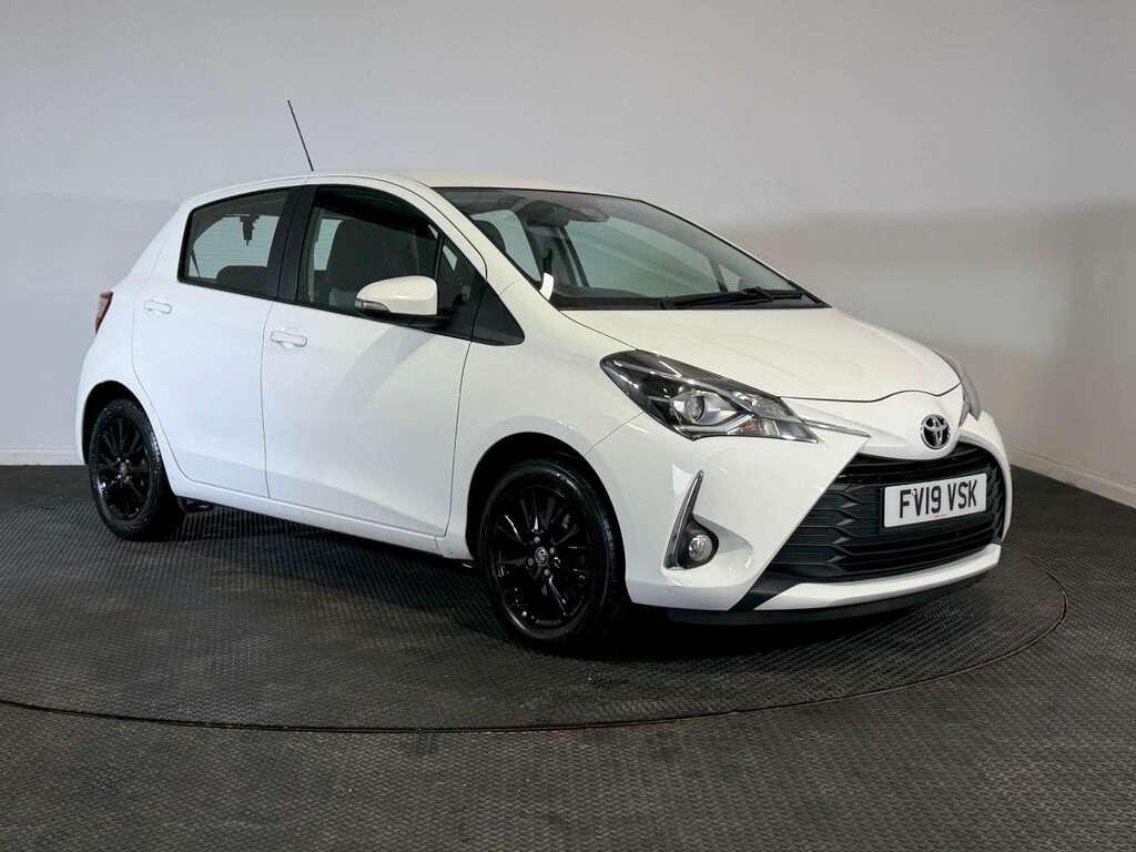 Toyota Yaris 1.5 Vvt-i Icon Tech Hatchback Eu FV19VSK White