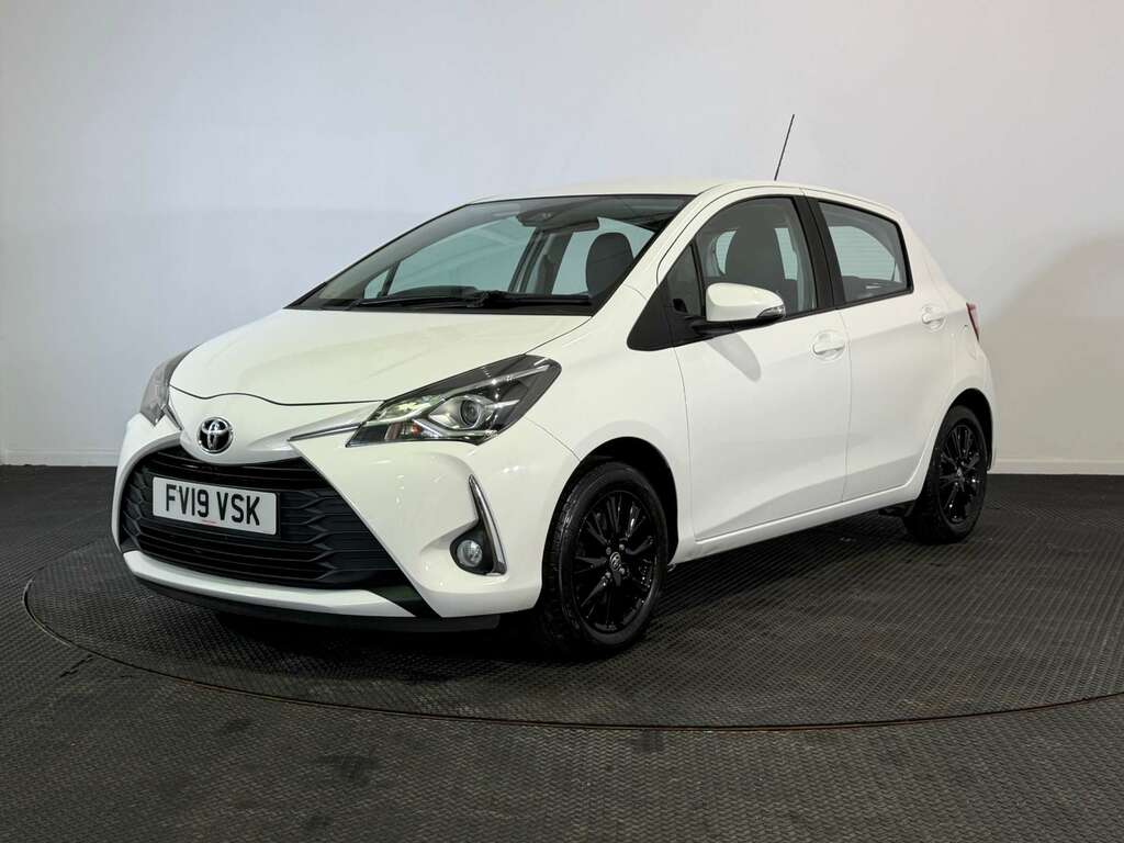Toyota Yaris 1.5 Vvt-i Icon Tech Hatchback Eu FV19VSK White #3