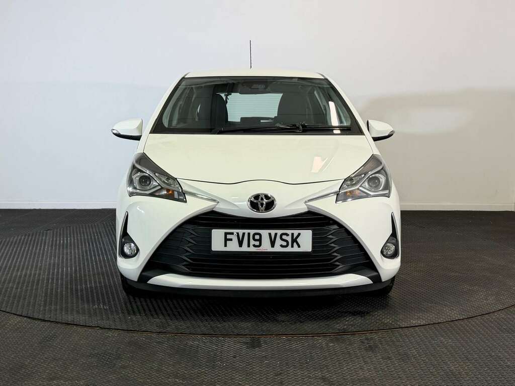 Toyota Yaris 1.5 Vvt-i Icon Tech Hatchback Eu FV19VSK White #2