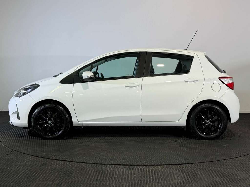 Toyota Yaris 1.5 Vvt-i Icon Tech Hatchback Eu FV19VSK White #4