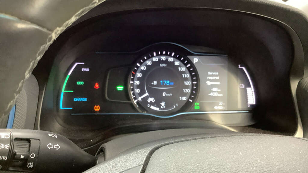 Hyundai Ioniq Premium Silver #11
