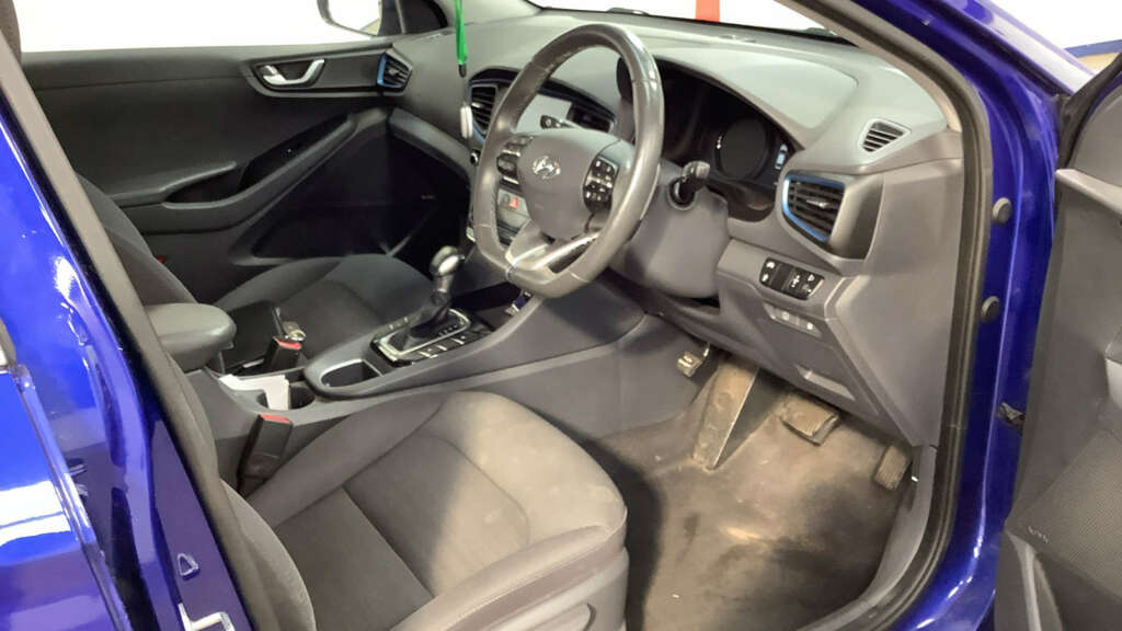 Hyundai Ioniq Premium Silver #10