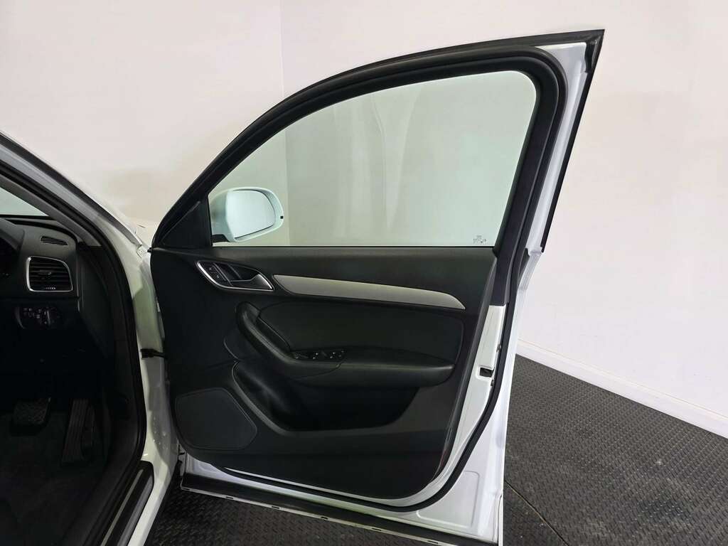 Audi Q3 Q3 Rsq3 Tfsi Quattro Red #9