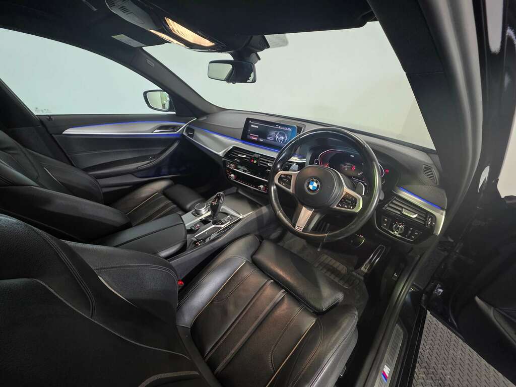 BMW 5 Series M Sport White #10