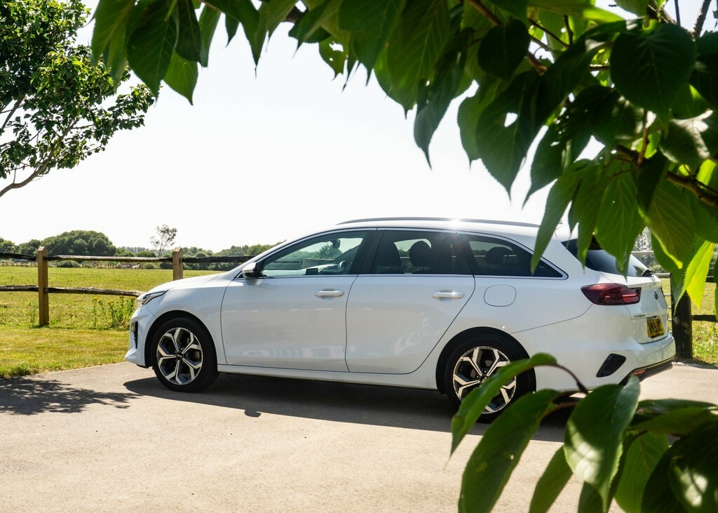 Kia Ceed 1.6 Crdi 3 2019 RN19JXZ White #3