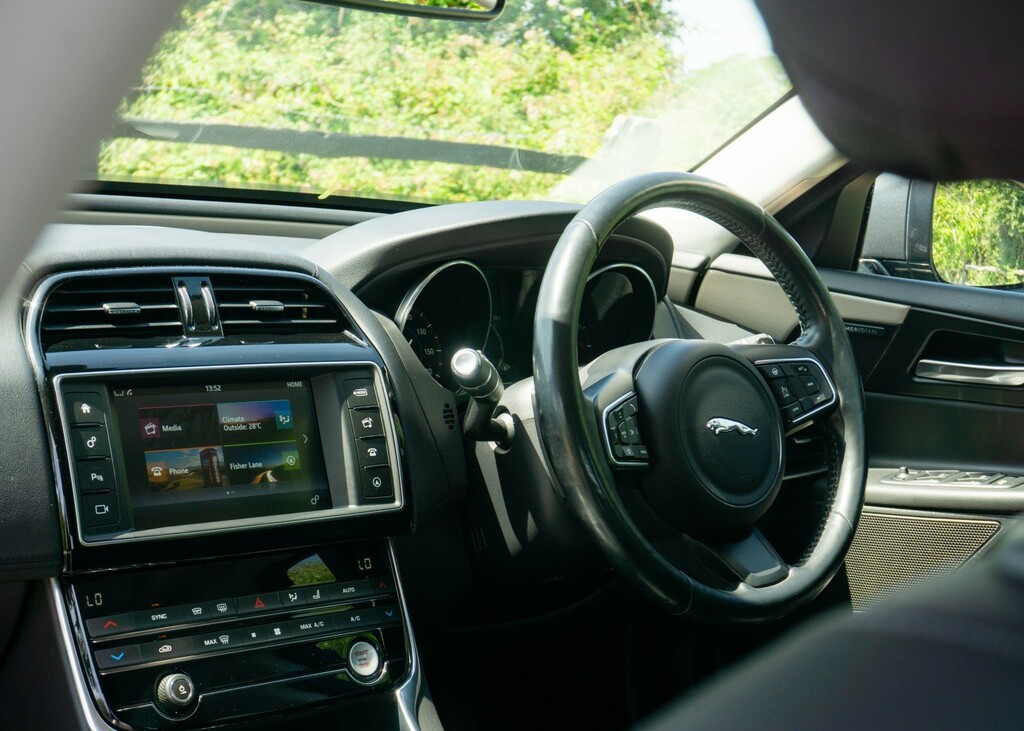 Jaguar XE 2.0 D Portfolio 2016 Grey #4