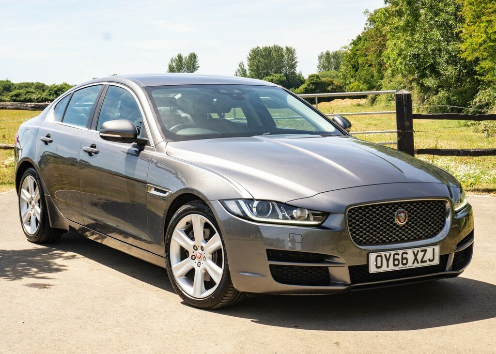 Jaguar XE 2.0 D Portfolio 2016 Grey