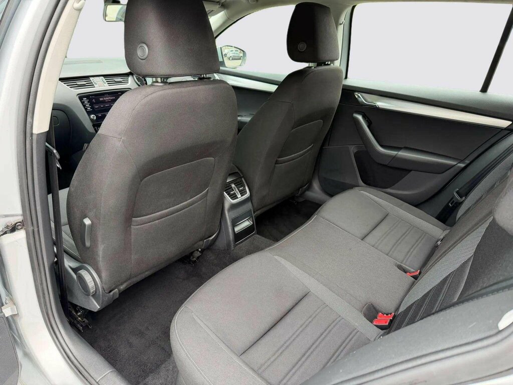 Skoda Octavia 1.4L Se L Blue #10