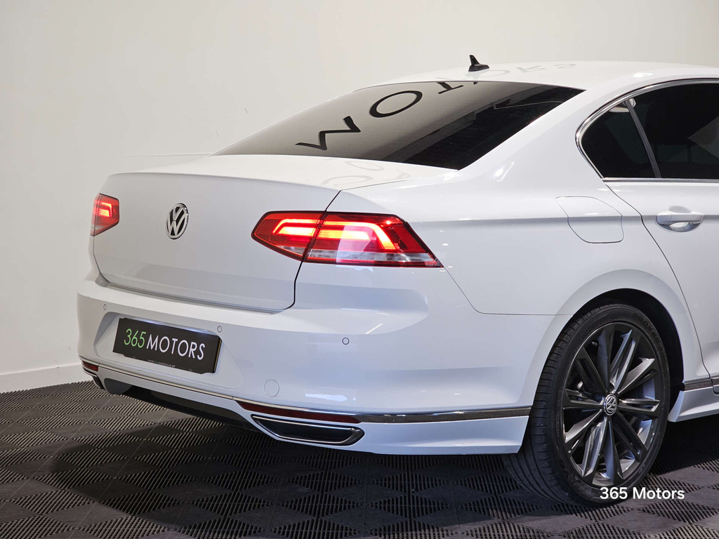 Volkswagen Passat Estate Blue #27
