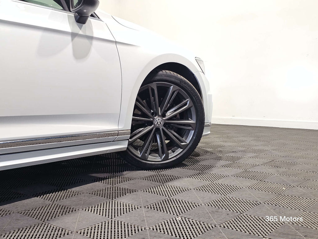 Volkswagen Passat Estate Blue #25