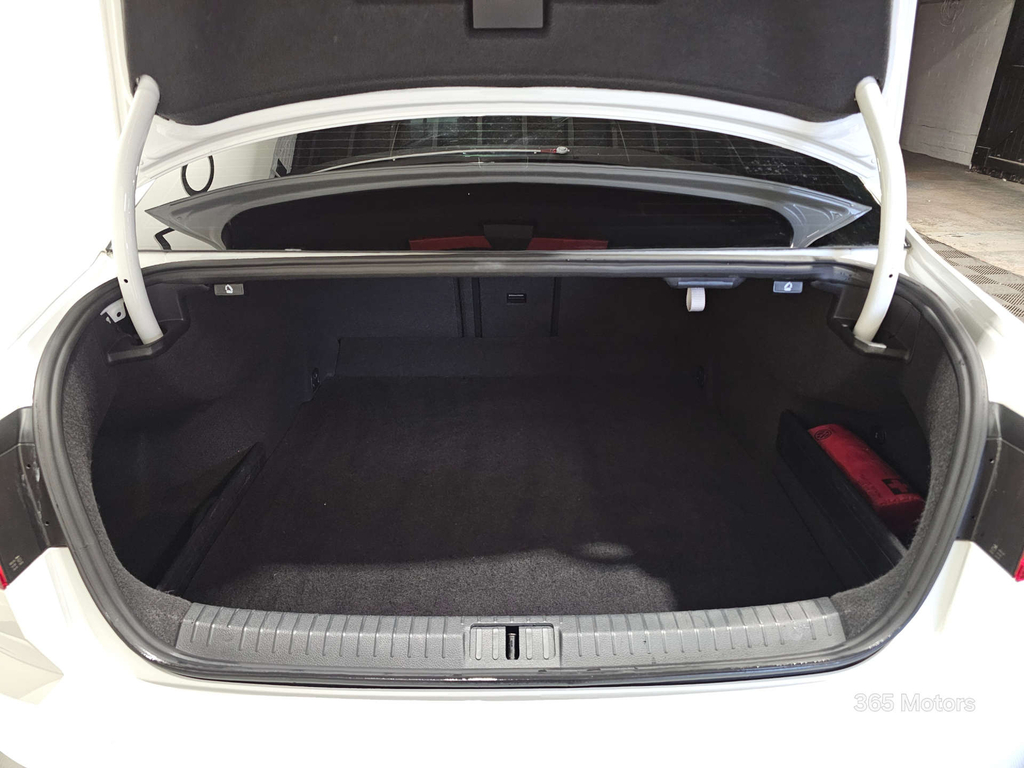 Volkswagen Passat Estate Blue #8