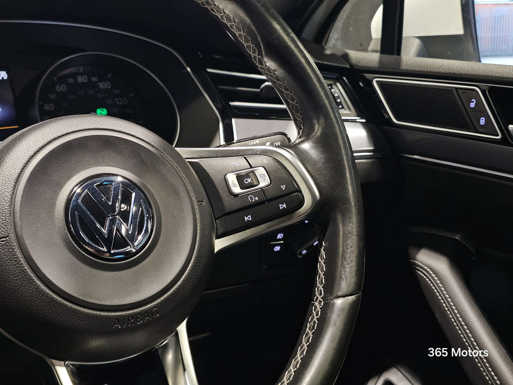 Volkswagen Passat Estate Blue #37