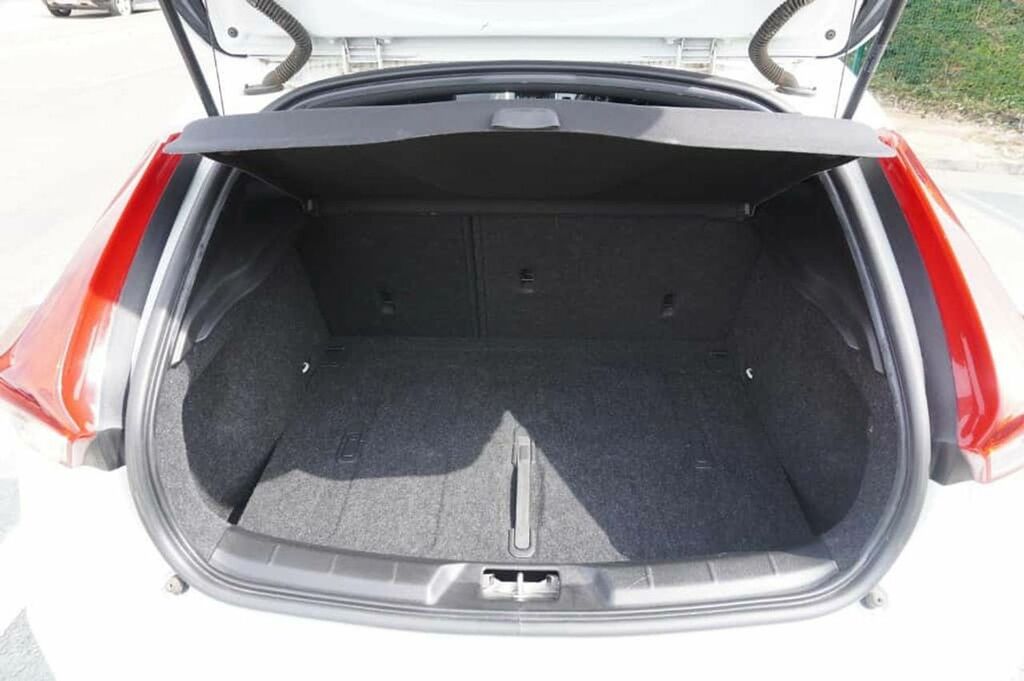 Volvo V40 D4 R-design Lux Nav Winter Packpark Cameradrive Black #11