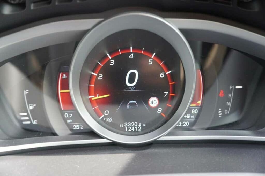Volvo V40 D4 R-design Lux Nav Winter Packpark Cameradrive Black #24