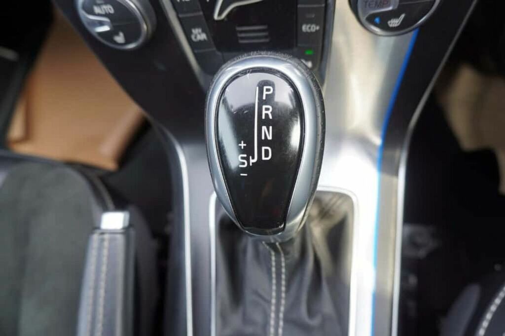 Volvo V40 D4 R-design Lux Nav Winter Packpark Cameradrive Black #25