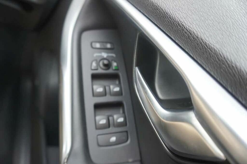 Volvo V40 D4 R-design Lux Nav Winter Packpark Cameradrive Black #23