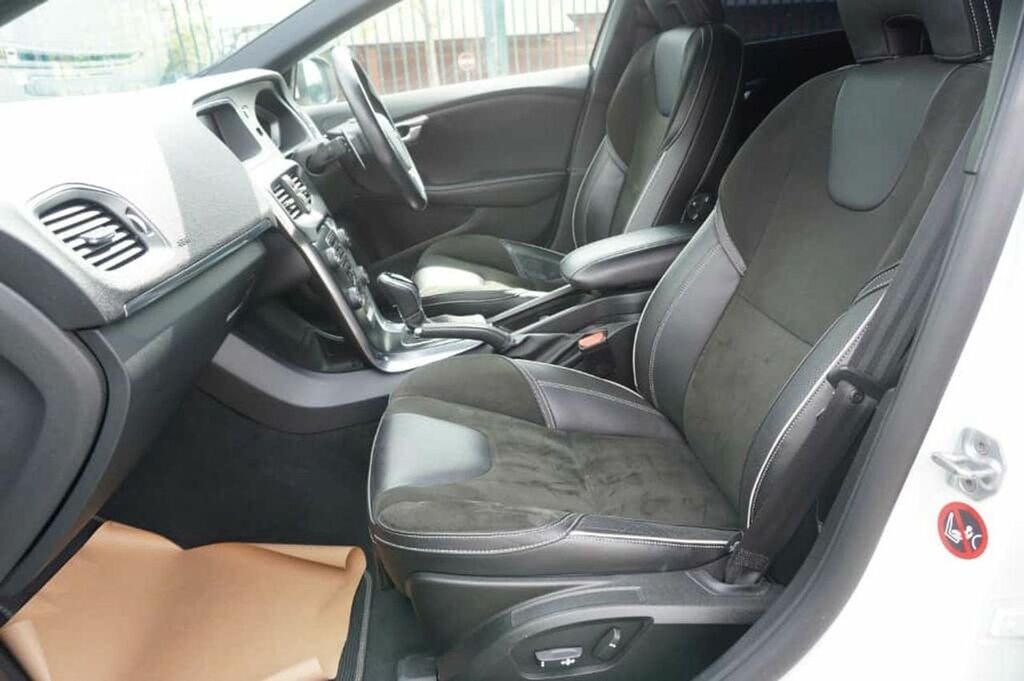 Volvo V40 D4 R-design Lux Nav Winter Packpark Cameradrive Black #16