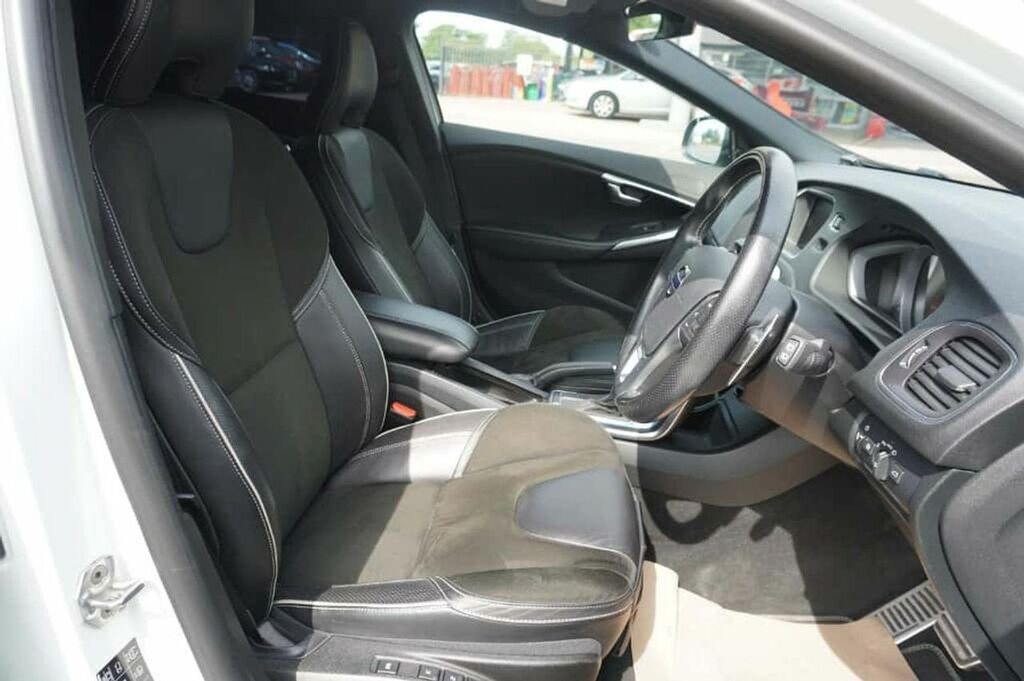 Volvo V40 D4 R-design Lux Nav Winter Packpark Cameradrive Black #17