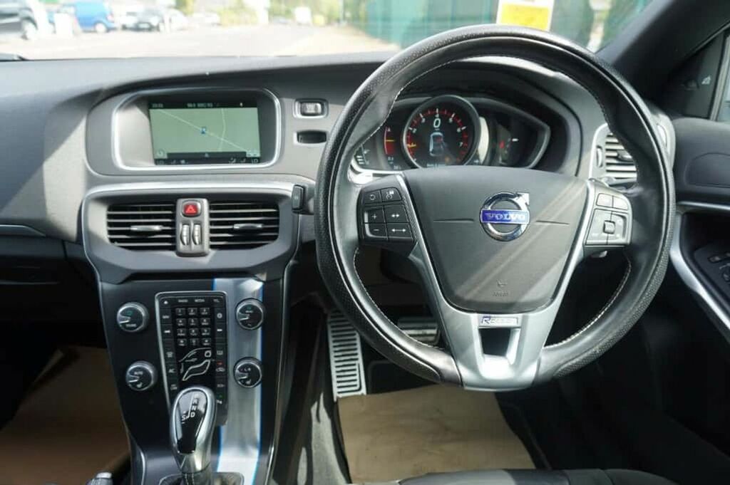 Volvo V40 D4 R-design Lux Nav Winter Packpark Cameradrive Black #21