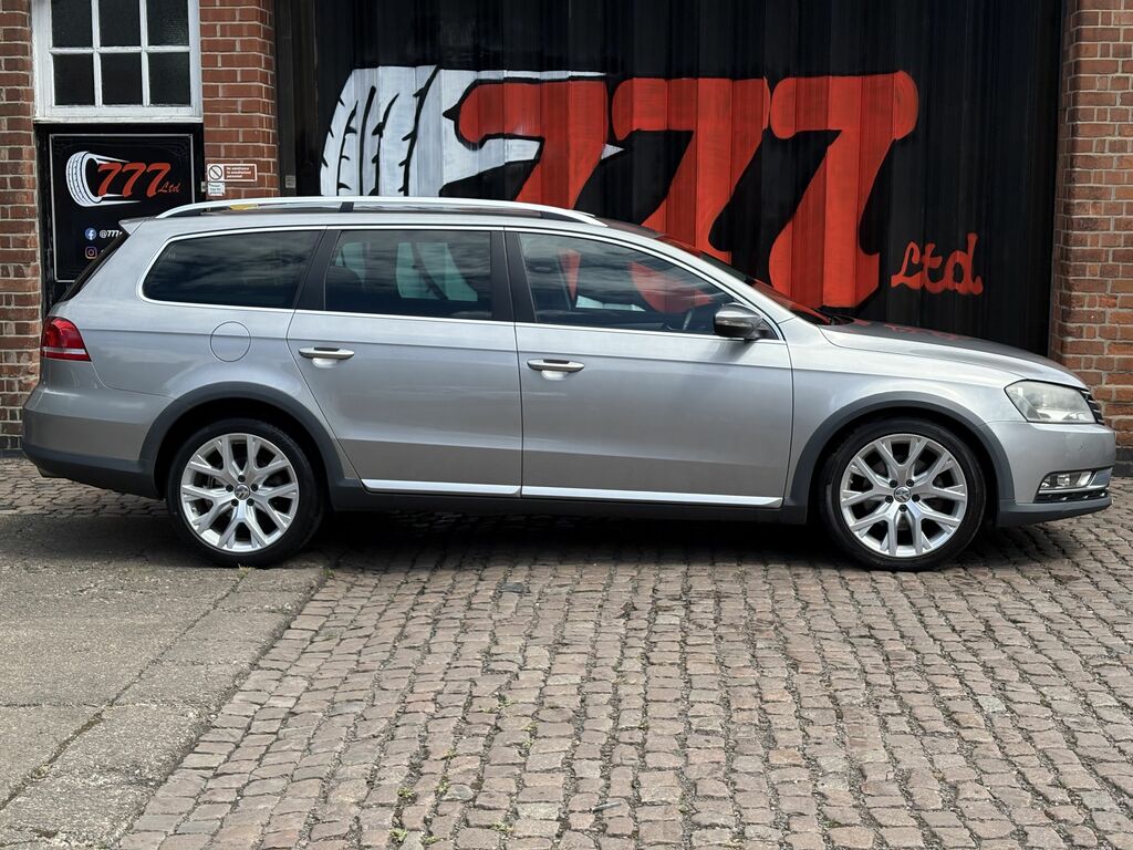 Volkswagen Passat Alltrack 2013 2.0 Tdi Bluemotion Tech Alltrack Estate D Silver #2