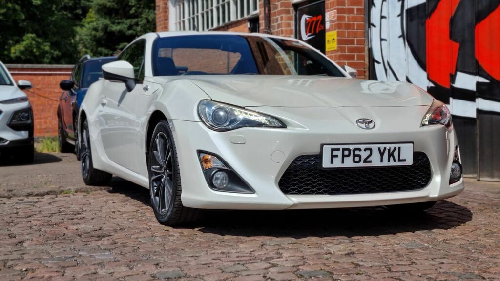 Toyota GT86 2012 2.0 Boxer D-4s Coupe Euro 5 White #4
