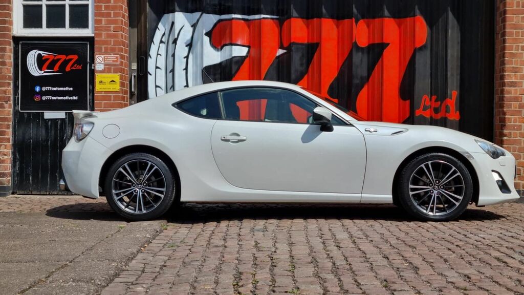 Toyota GT86 2012 2.0 Boxer D-4s Coupe Euro 5 White #2