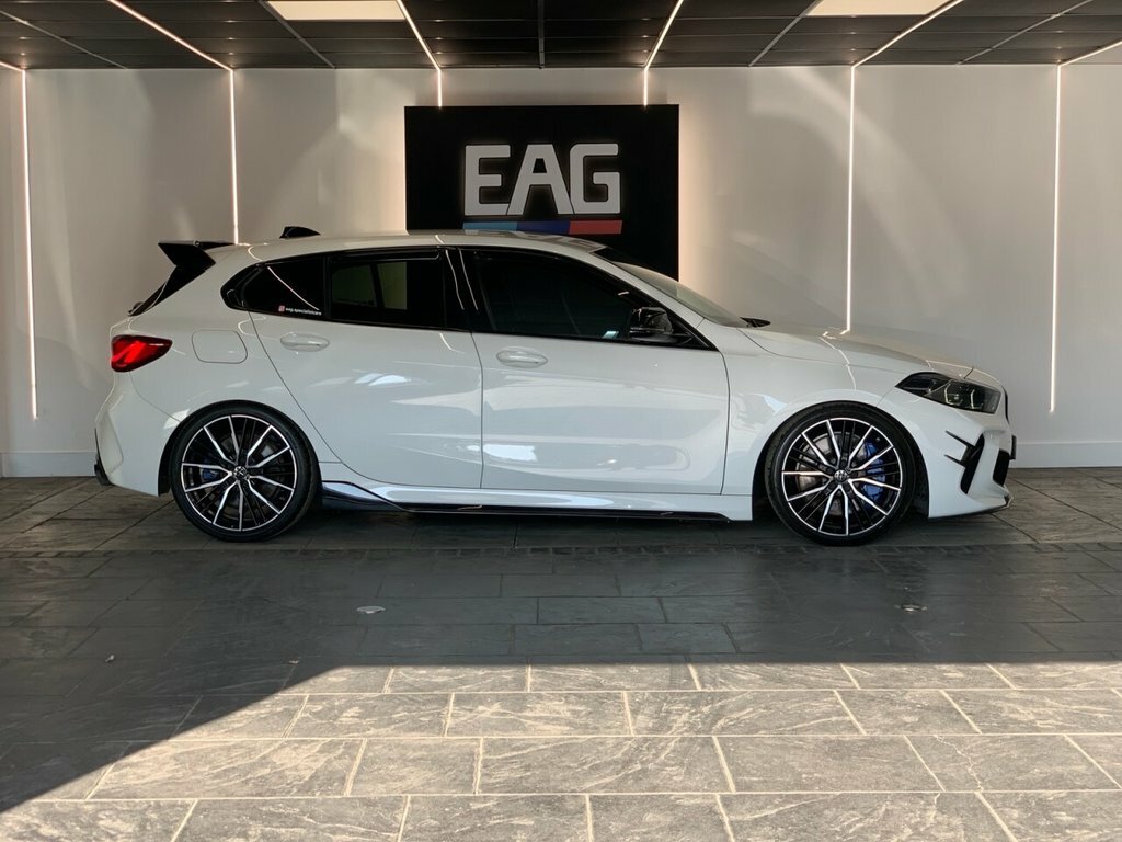 BMW M1 Hatchback White #2