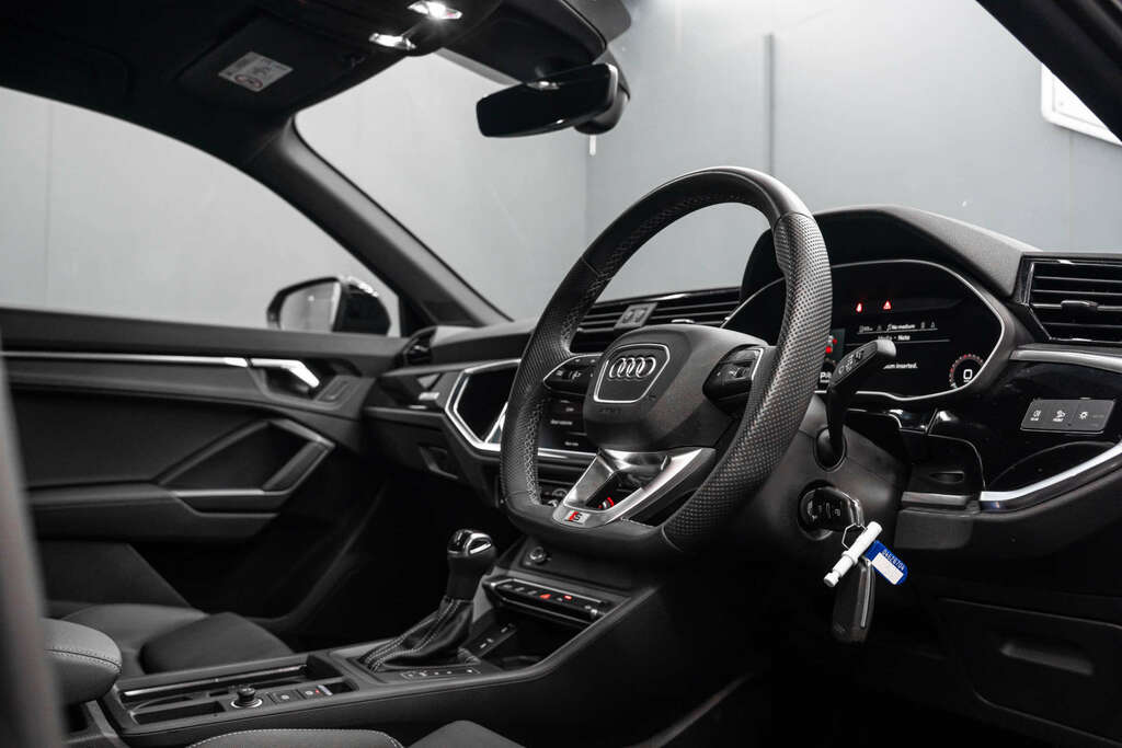 Audi Q3 Black Edition 35 Tfsi EA25VYL  #2