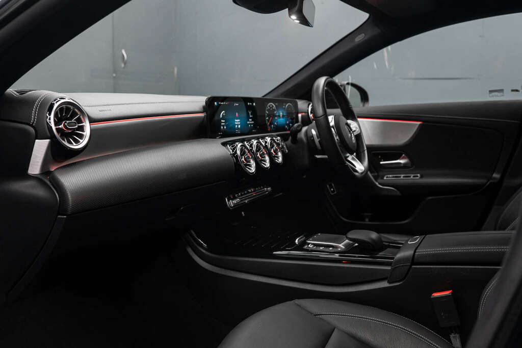 Mercedes-Benz 250 Cla Amg Line Premium E  #2