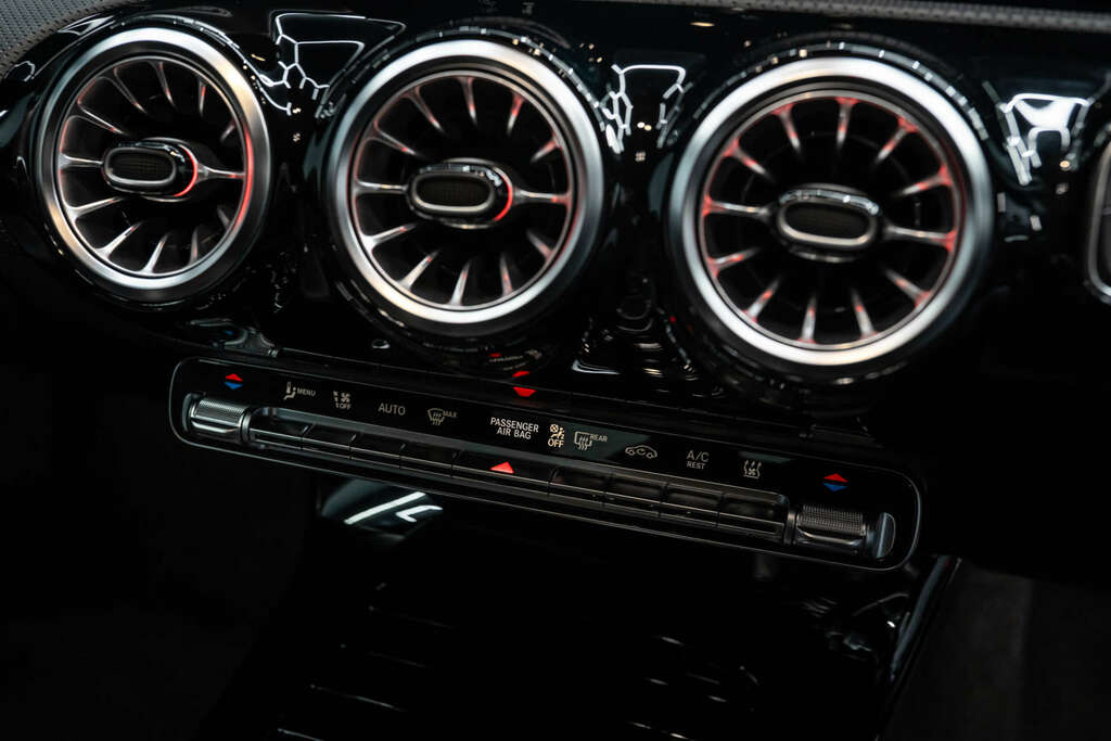 Mercedes-Benz 250 Cla Amg Line Premium E  #6
