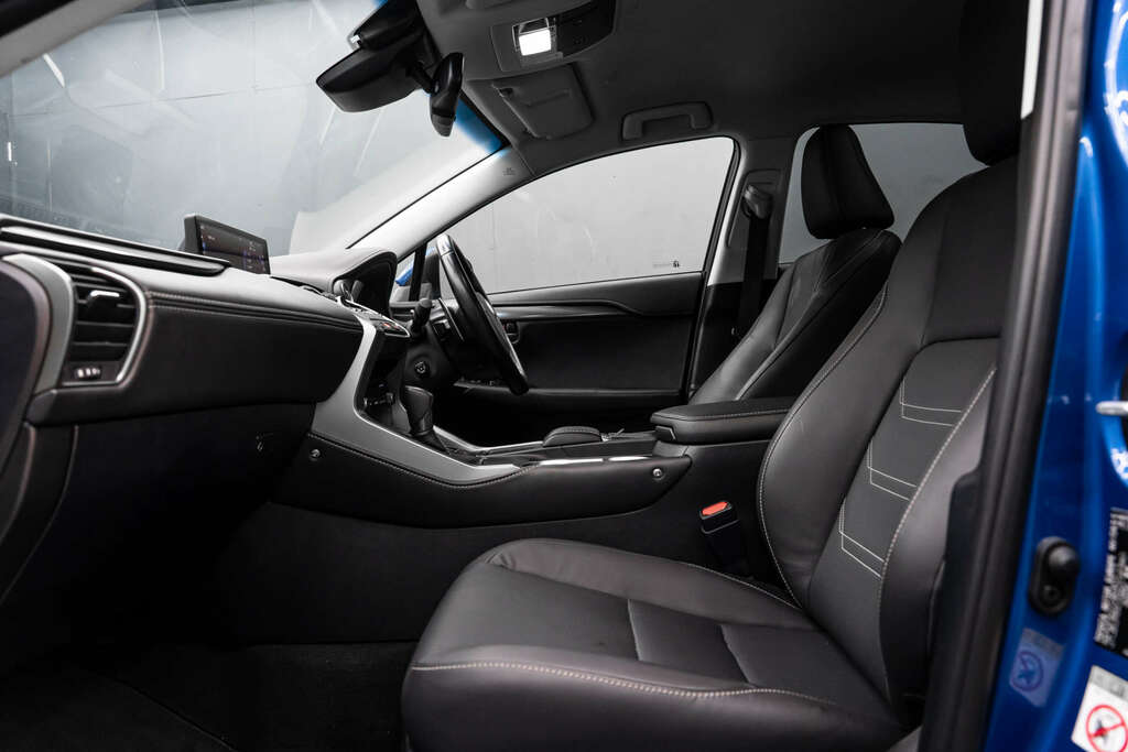 Lexus NX 2.5 Luxury Silver #35