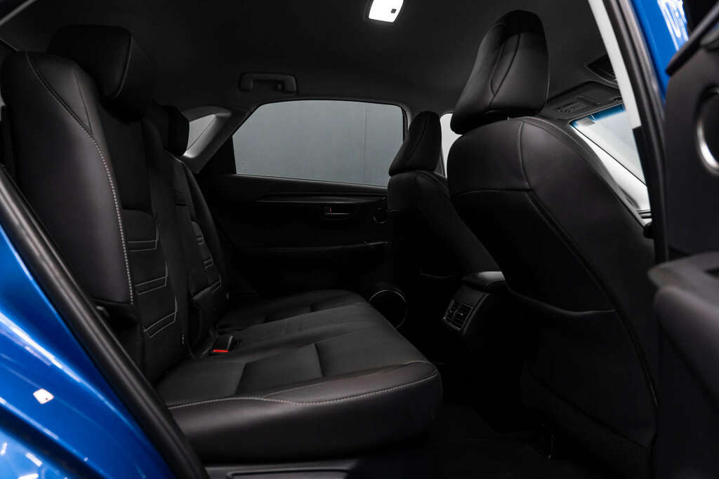Lexus NX 2.5 Luxury Silver #32