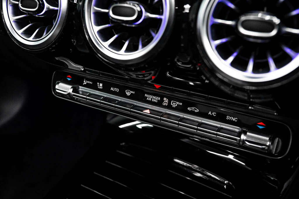 Mercedes-Benz CLA Class Amg Line Premium Plus Night Edition D #4