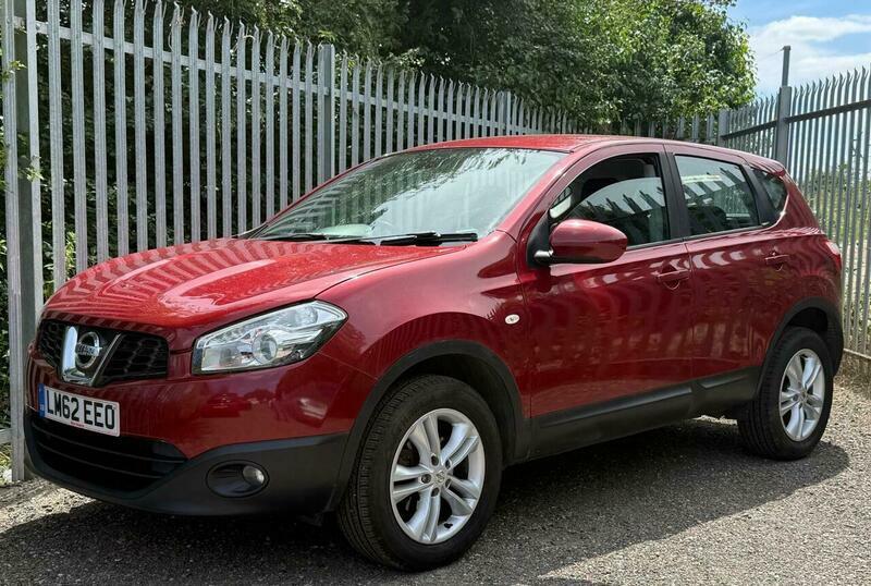 Nissan Qashqai 1.6 Acenta Cvt 2Wd Red #3