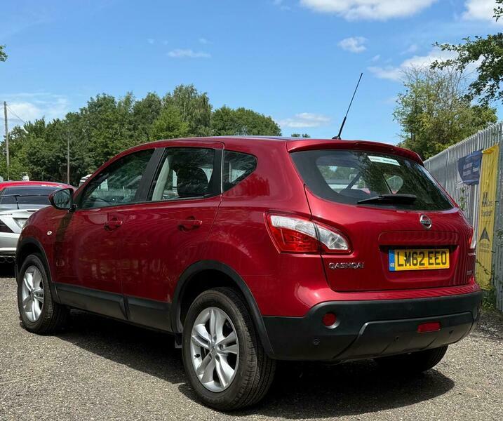 Nissan Qashqai 1.6 Acenta Cvt 2Wd Red #4