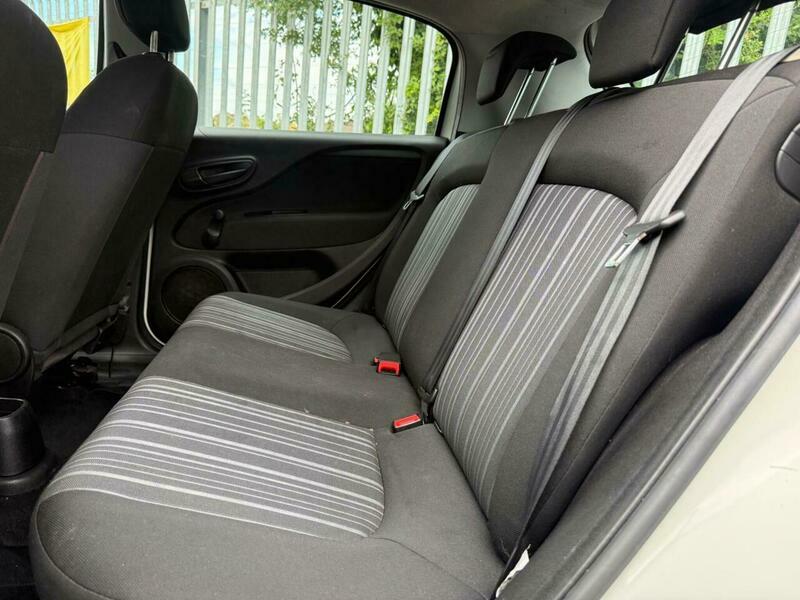 Fiat Punto 1.2 Mylife 68 Bhp White #19