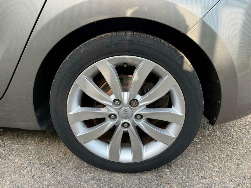 Kia Carens 2 Silver #19