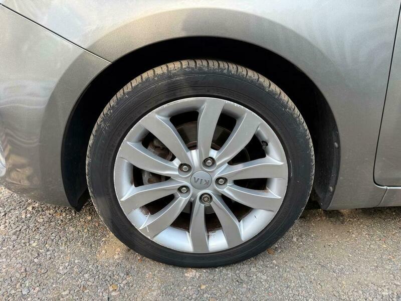 Kia Carens 2 Silver #18