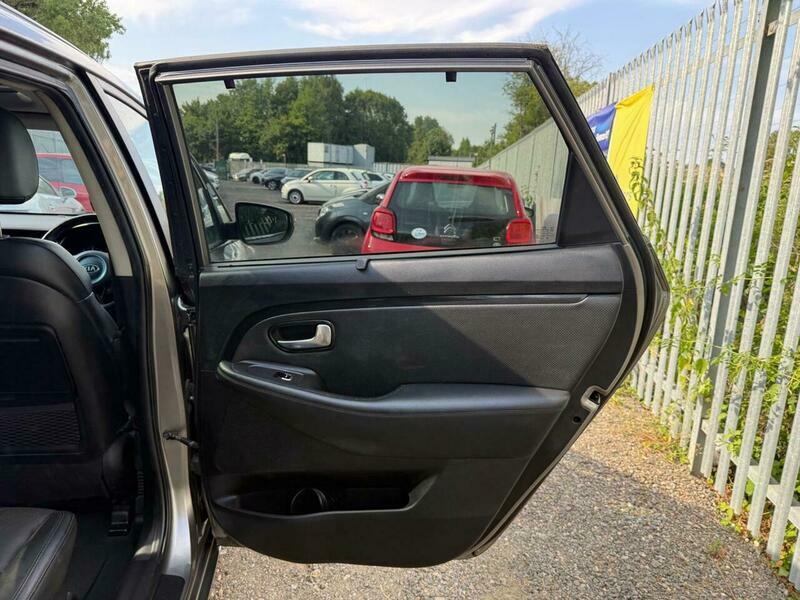 Kia Carens 2 Silver #35