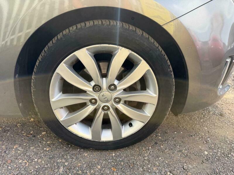 Kia Carens 2 Silver #17