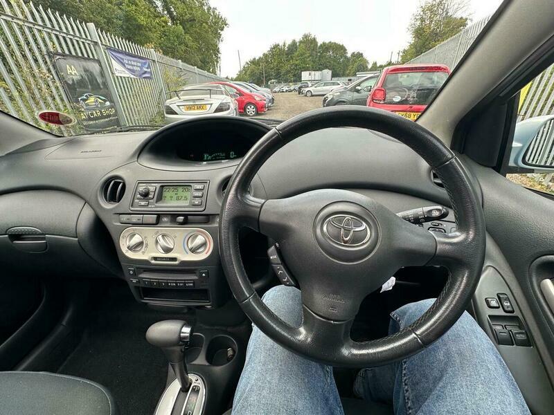 Toyota Yaris Hatchback Black #10