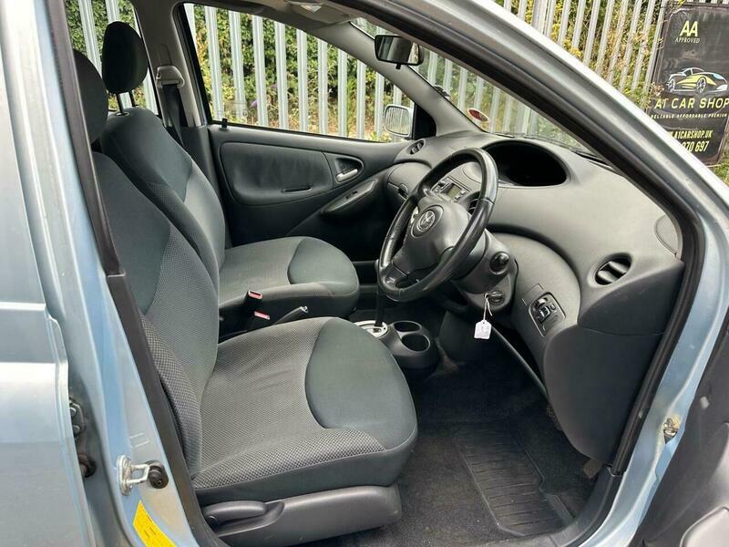 Toyota Yaris Hatchback Black #12