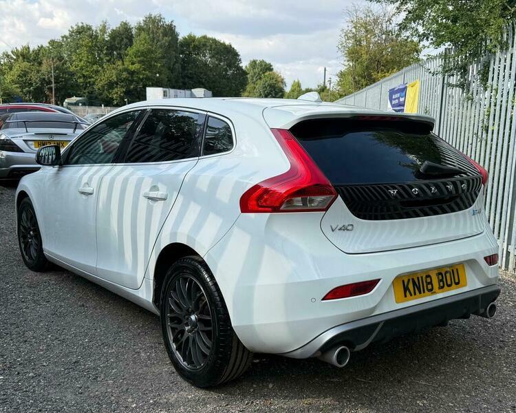 Volvo V40 2.0 D4 R-design Pro White #4