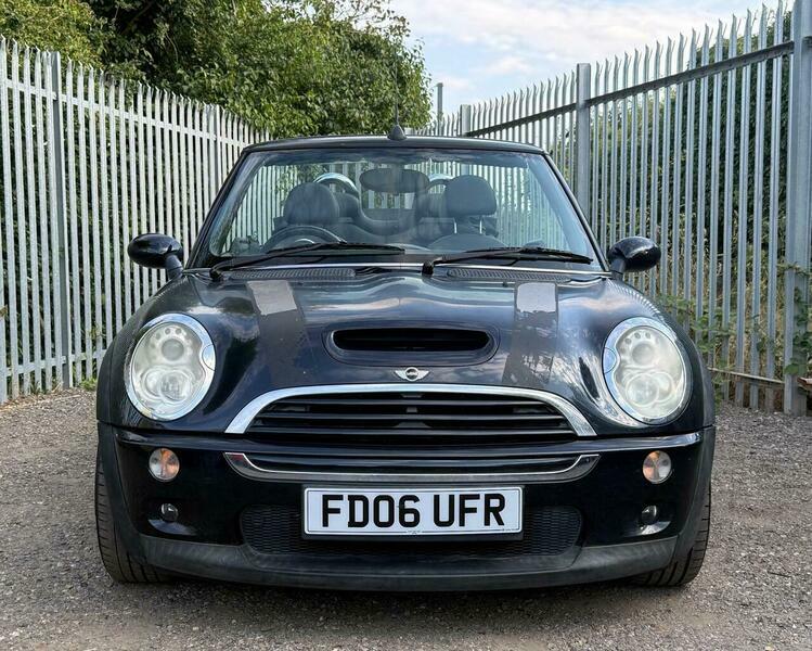 Mini Convertible 1.6 Cooper S Steptronic Black #2