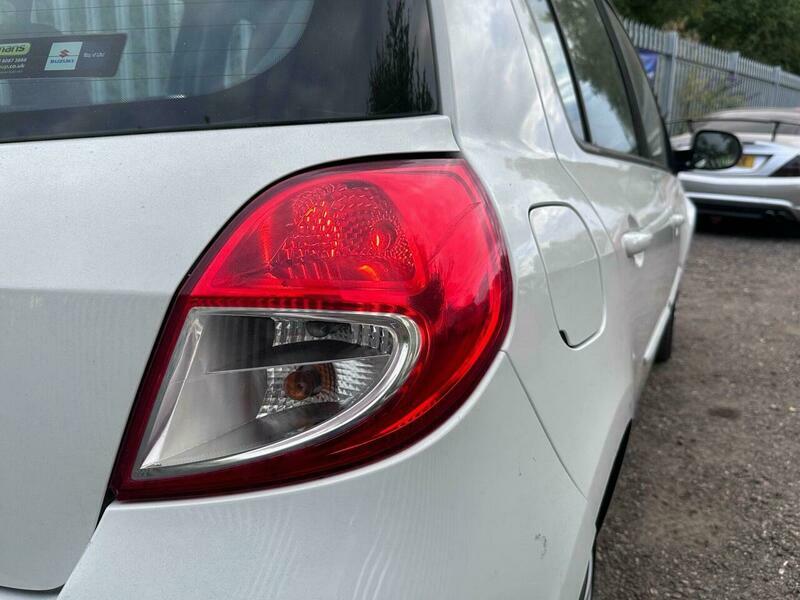 Renault Clio 1.1 I-music 16V 74 Bhp Silver #31